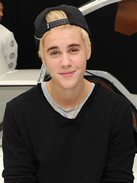 Justin Bieber photo - BuzzSharer.com