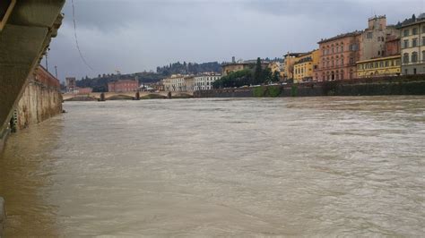 Danni Per La Piena Dell Arno Alla Firenze Nel Weekend Squadra In