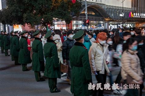 迎新年申城街头人气旺新民印象新民网