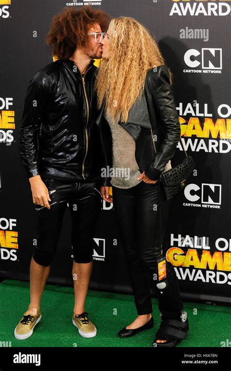 Redfoo (l) kissing Victoria Azarenka (r) arrives at the 4th Annual ...