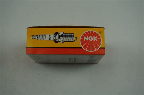 NGK V POWER BPM6A SPARK PLUGS PACK OF 10 7021 NOS Factory OEM Parts