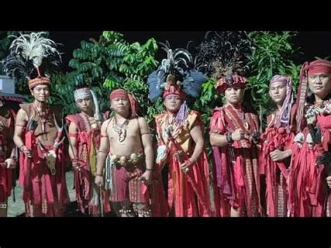 Tarian Adat Minahasa Waraney Tanah Toar Lumimuut Provinsi Papua