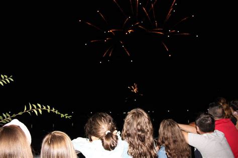 Doce minutos de fuegos artificiales ponen fin a los seis días de