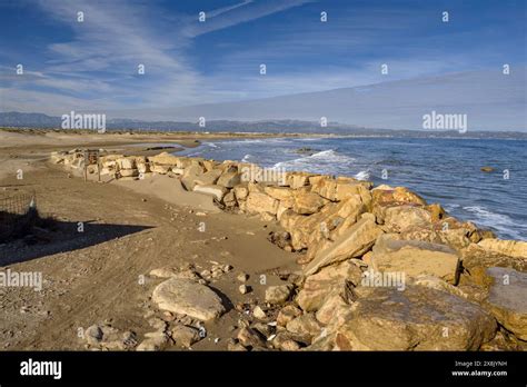 Muro De Proteccion Hi Res Stock Photography And Images Alamy