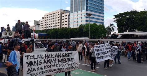 Aliansi Mahasiswa Peduli Demokrasi Aksi Damai Tolak Hak Angket