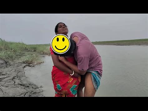 Bangladeshi Bowdi With Her Boyfriend In An Open Place XVIDEOS