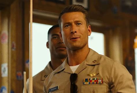 Glen Powell Foi Visto Na Gravação De O Sobrevivente