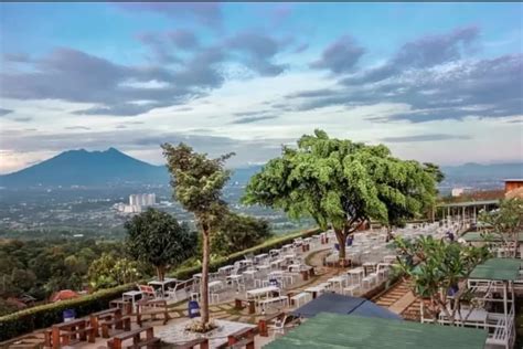 Terkenal Dengan Pemandangan Indah Gunung Gede Pangrango Menjulang