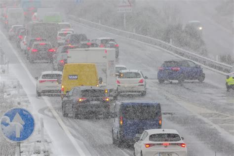 Fotos El Temporal De Nieve Y Viento Provoca El Caos En Decenas De