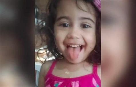 Menina de 4 anos morre após levar choque elétrico ao encostar em