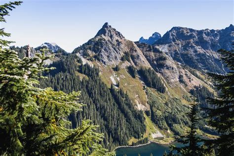 Huckleberry Mountain by Mount Thomson via Snoqualmie Pass 哈克貝利山