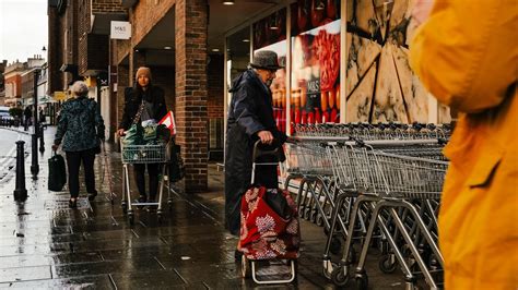 Uk Inflation Falls From 41 Year High Easing More Than Expected World