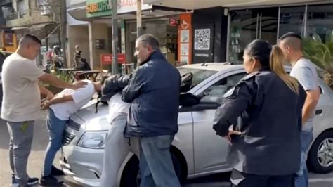 Ramos Mej A Detienen A Cinco Hombres Acusados De Robar Autos Con