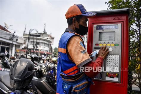 Optimalisasi Parkir Pemkot Bandung Raup Rp Miliar Republika Online