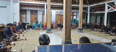 Tirakatan Satu Dasawarsa Undang Undang Keistimewaan Daerah Istim