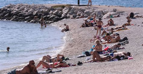 Ma kakva jesen Drugi je dan listopada a plaže u Dubrovniku i Splitu