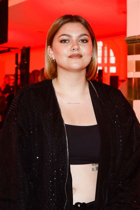 Photo Louane Emera au défilé Victoria Tomas prêt à porter automne