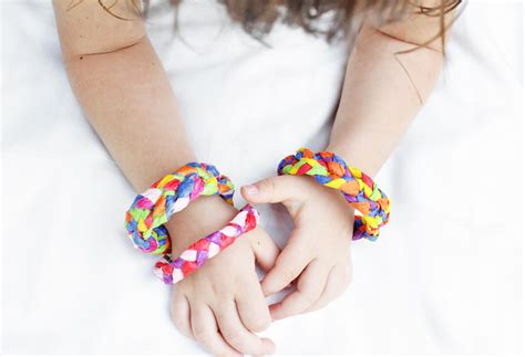 Design for Kids: Crepe Paper Bracelets - Babble Dabble Do