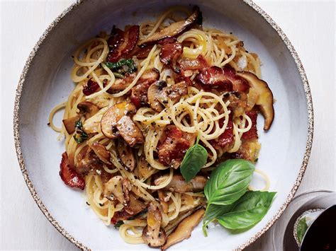 Bacon Lovers Rejoice Bacon And Mushroom Pasta Is An Easy And Fast D The Brand Decò