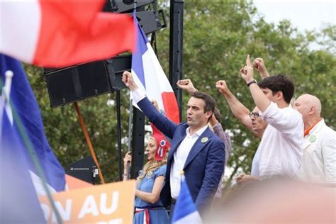 La Figure Anti Passe Sanitaire Florian Philippot Abandonne La Course