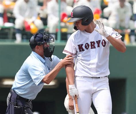 ＜第105回全国高校野球選手権広島大会決勝 広陵・広島商＞3回、頭部に死球を受けた広陵・真鍋（撮影・岸 良祐） ― スポニチ Sponichi Annex 野球