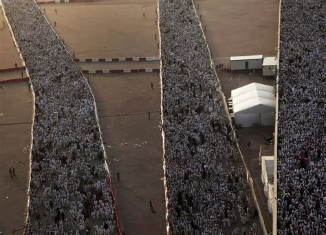 Hajj Stampede Near Mecca Leaves Over 700 Dead The New York Times