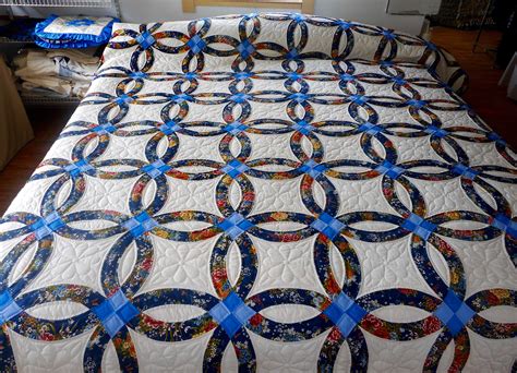 Double Wedding Ring Amish Quilt In Blue