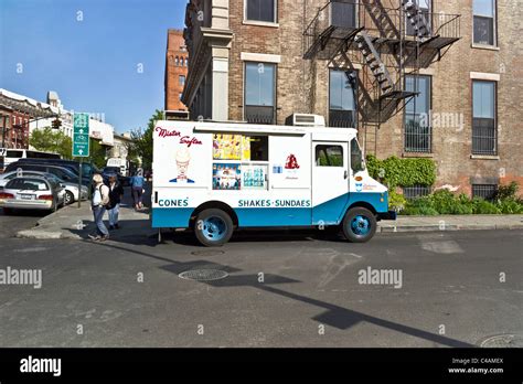 Ice Cream Truck Mister Softee Hi Res Stock Photography And Images Alamy
