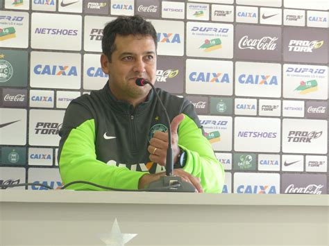 Apresentado no Coritiba Marquinhos Santos pede união para time reagir