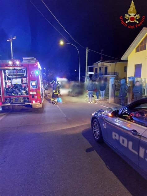 Incidente A Bulciago Soccorso Un Passeggero Bloccato Nell Auto Prima