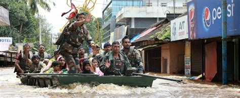 India Inondazioni Nel Kerala Morti E Oltre Mila Sfollati