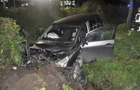 Bedburg Hau Mann bei Unfall auf B57 Kalkarer Straße schwer verletzt