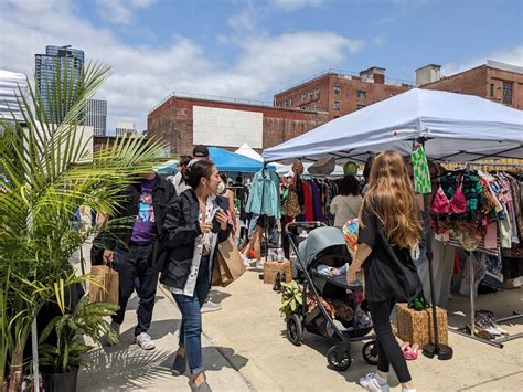 Open Air Fair Shoppers Greenpoint Brooklyn By Julia Moak Greenpointers