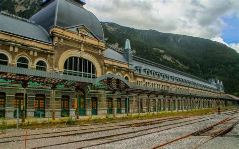 Canfranc La Estaci N M S Bonita Del Mundo En La Que Podr S Dormir