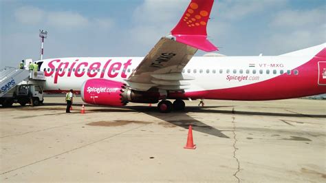 Delhi Dubai Spicejet Flight Lands In Karachi After Technical Snag Telugu News