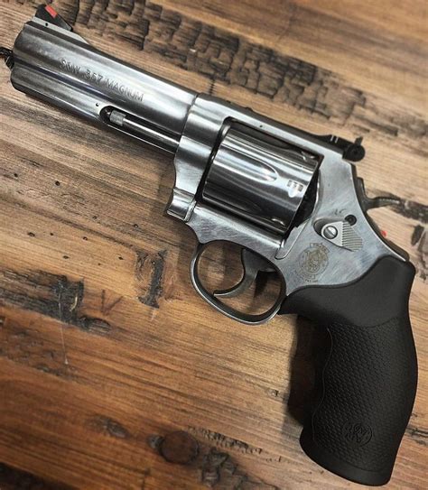 Smith & Wesson Model 686: Photos, History, Specification