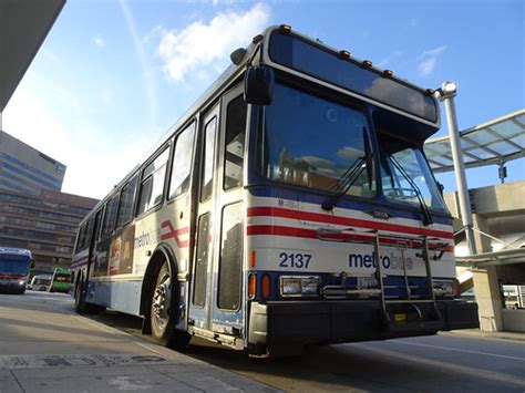 WMATA 2137 A 2000 Orion V Elyse Horvath Flickr