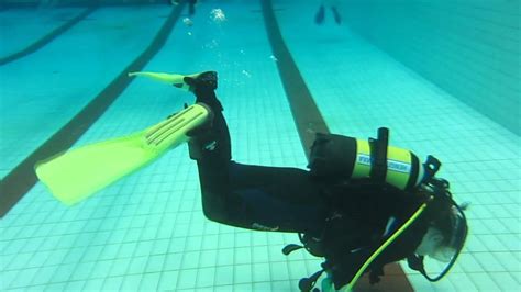 Training Scuba Dive Back Kick In The Pool 2 Youtube