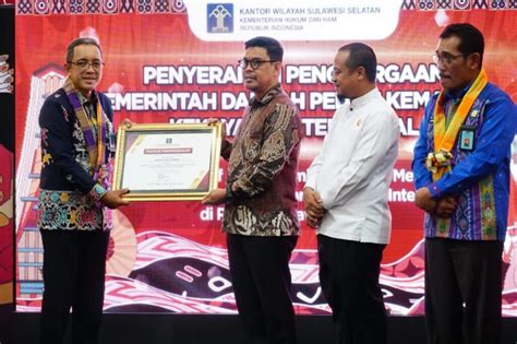 Pemda Bulukumba Menerima Penghargaan Dari Kemenkumham