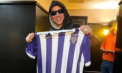 Daddy Yankee posó con la camiseta de Alianza Lima El Big Boss con la