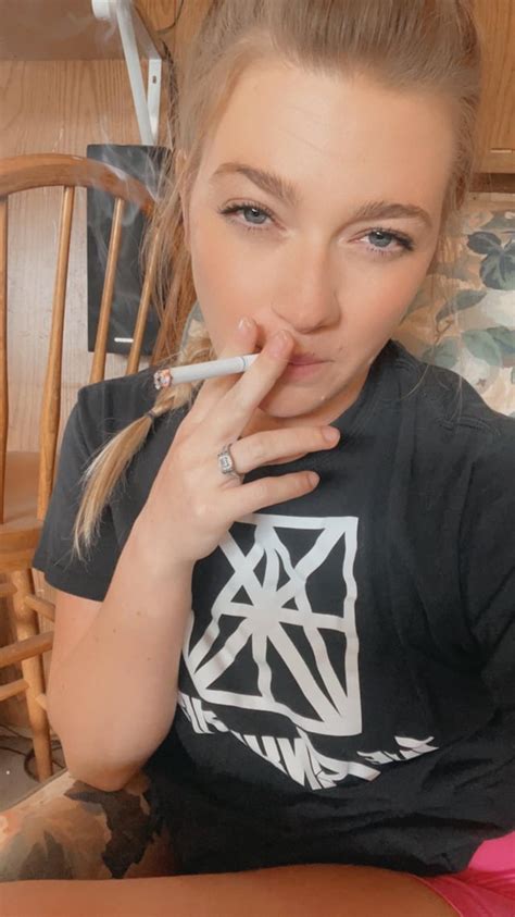 Netflix And Chill 💋🚬 R Smokingfetishgirls