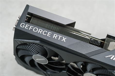 Trên tay Gigabyte RTX 4070 Ti Aorus Master