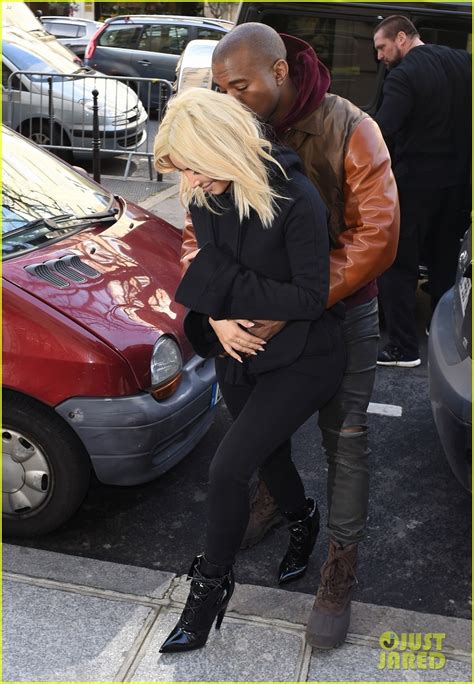 Photo Kim Kardashian Kanye West Cuddle In The Paris Streets 17 Photo