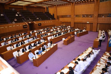 ＜第344回定例県議会が開会 新議員86人、議場に一堂＞議席伯仲 緊迫のスタート 株式会社兵庫ジャーナル社