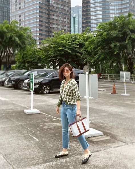 10 Mix And Match Outfit Dengan Handbag Ala Agatha Suci Kece