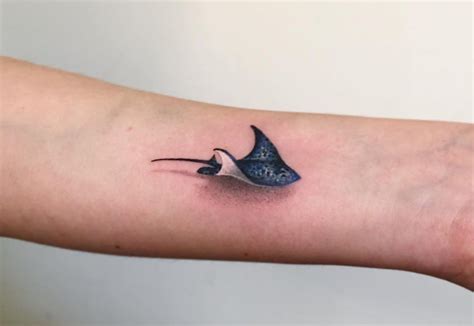 Stingray Tattoo In 2020 Stingray Tattoo Tattoos Ray Tattoo