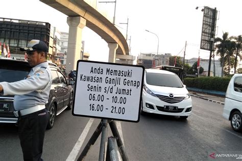 Polda Metro Tambah Personel Untuk Urai Kemacetan Selama Psbb Transisi