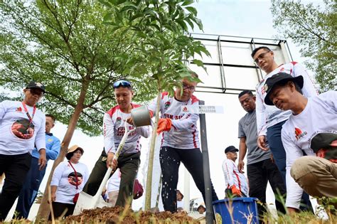 Lestarikan Lingkungan Danny Bersama Walikota Se Indonesia Tanam Pohon