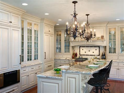 How To Design A Traditional Kitchen With White Kitchen Cabinets