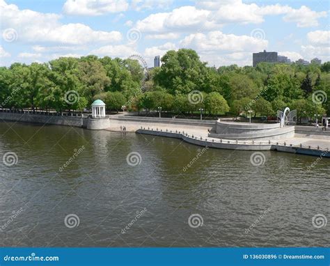 Big River in Moscow, Embankment Stock Photo - Image of distance, decoration: 136030896